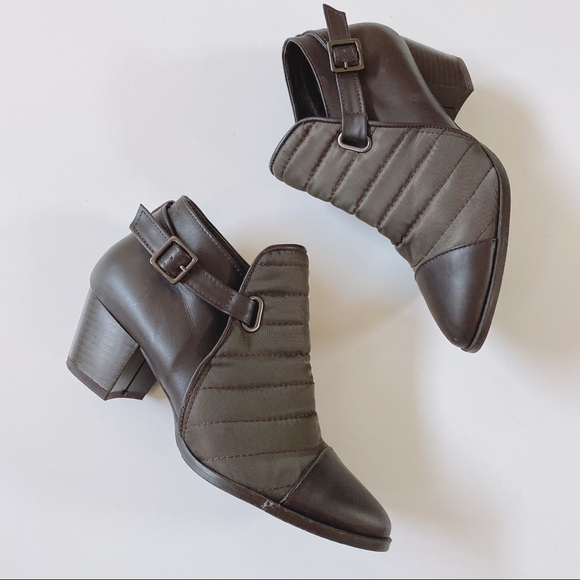 Pointed toe booties - Picture 2 of 3